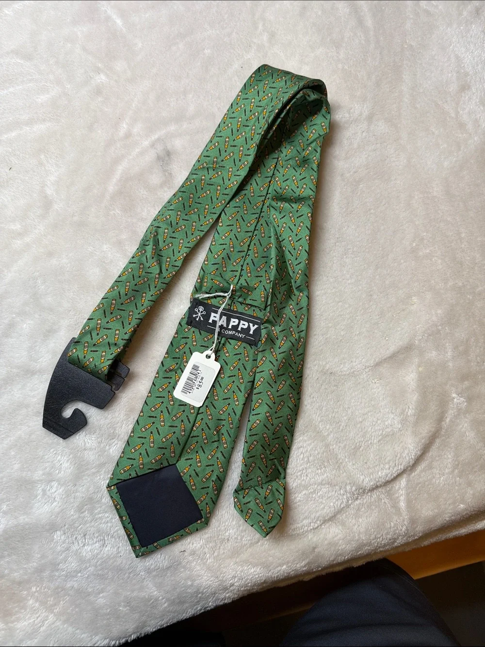 ⭐️NWT Pappy & Company green mens tie with all over bourbon bottles and cigars